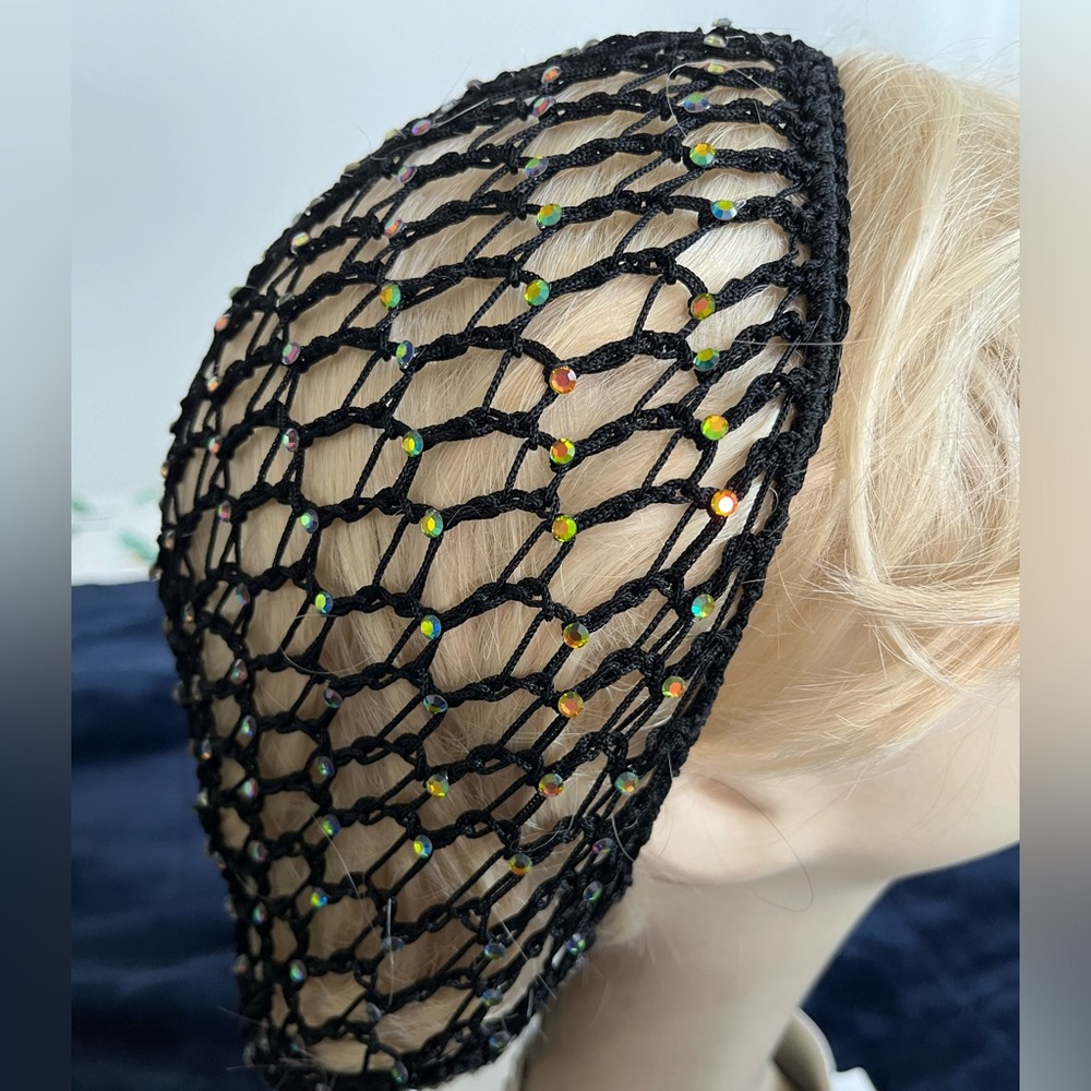 Black snood with vitrail rhinestones